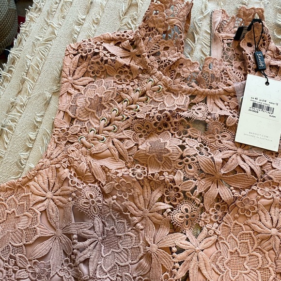 NEW W/ TAGS Lace body-con dress - Picture 7 of 7